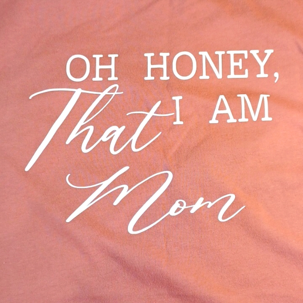 NEW! L 'Oh honey I am that Mom'  Woman's t-shirt ( 5784)